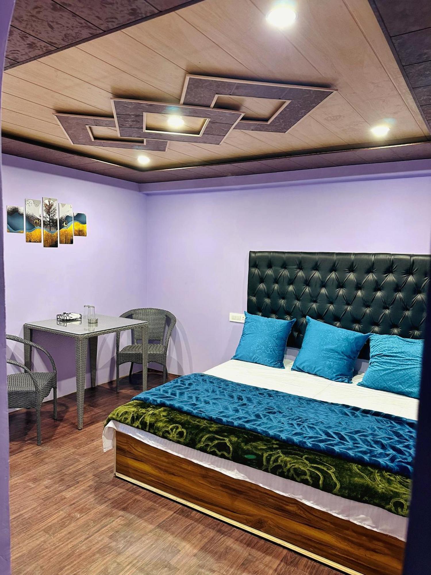 Old Wandercrew Hostel Manāli Екстериор снимка